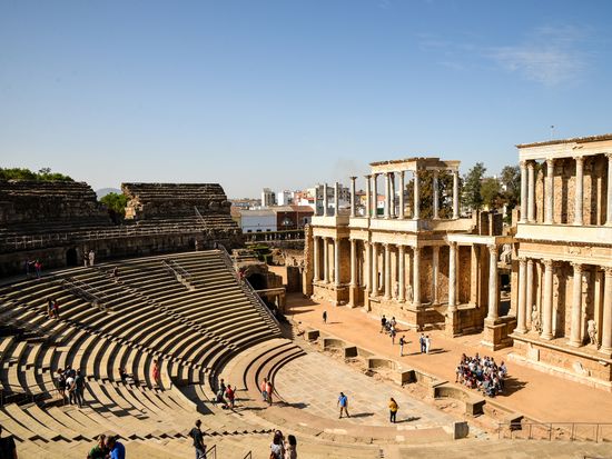 Spain_Merida_Roman theatre_AdobeStock_186521592