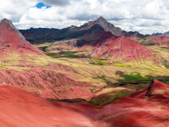 レインボーマウンテン＋レッドバレー日帰りトレッキングツアー＜混載／英語ガイド／朝食＆昼食付／クスコ発＞