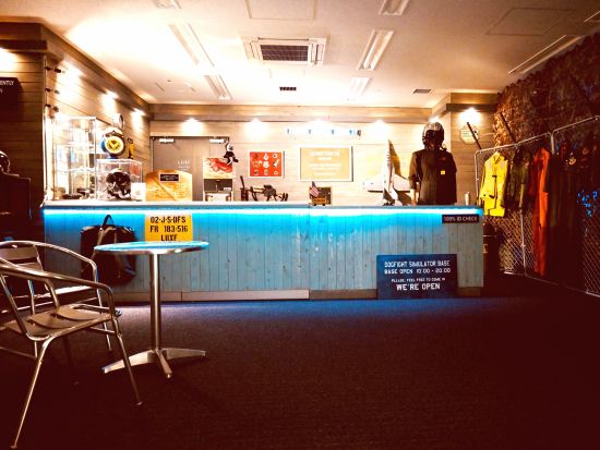 戦闘機フライトシミュレーター 本格的なコックピットでフライト操縦 時速1000kmを超えるスピード感を体験＜15分～90分／羽田イノベーションシティ店＞