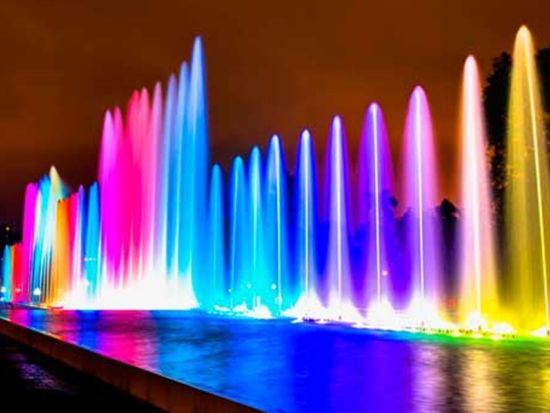 ギネス認定 世界最大噴水ショー「マジックウォーターサーキット」鑑賞ナイトツアー！入場料込み＆往復送迎付＜英語ガイド／リマ発＞