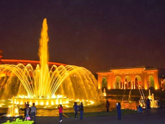 ギネス認定 世界最大噴水ショー「マジックウォーターサーキット」鑑賞ナイトツアー！入場料込み＆往復送迎付＜英語ガイド／リマ発＞