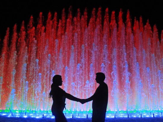 ギネス認定 世界最大噴水ショー「マジックウォーターサーキット」鑑賞ナイトツアー！入場料込み＆往復送迎付＜英語ガイド／リマ発＞