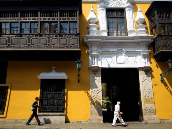 リマ市内パノラマバスツアー！リマの主要観光スポットをぐるっと巡る4時間を満喫＜半日／混載／英語ガイド／リマ発＞