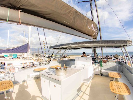 サンセットディナーセーリング 　海の上でロマンティックなディナー体験＜夕食・飲み放題付き／マアラエアハーバー発＞