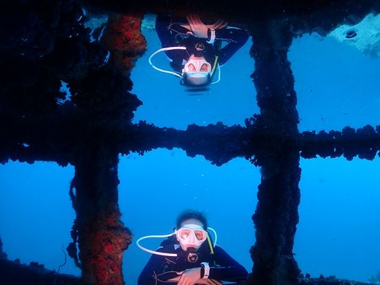 ファンダイビング 迫力ある地形と透き通った宮古ブルーの海を体感