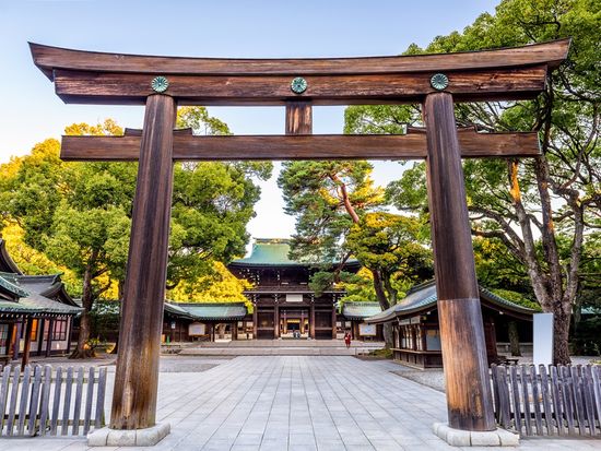 Japan_Tokyo_Meiji Shrine_Torii_shutterstock_775398406