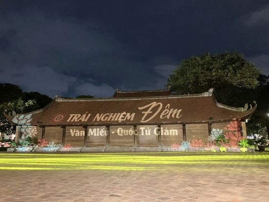 水・土・日限定！ 文廟ナイトツアー　3Dマッピングショー鑑賞　ミシュランセレクトレストラン「1946」での田ガニ鍋夕食付き＜夕方発／日本語ガイド＞