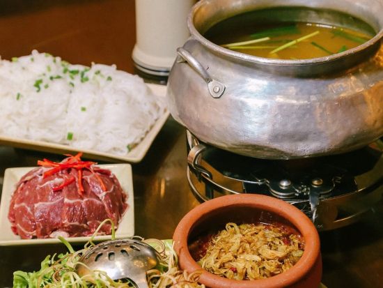 水・土・日限定！ 文廟ナイトツアー　3Dマッピングショー鑑賞　ミシュランセレクトレストラン「1946」での田ガニ鍋夕食付き＜夕方発／日本語ガイド＞