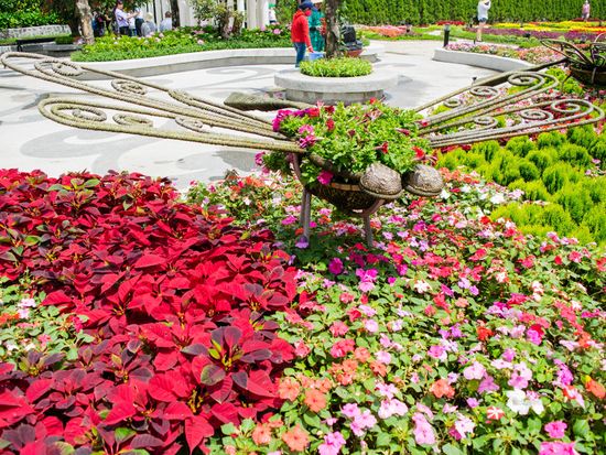 Da Nang_Ba Na Hills_Garden_AdobeStock_84301918