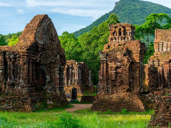 ミーソン遺跡＋ホイアン観光ツアー 手漕ぎボートで灯篭流し体験込み！＜午後／日本語ガイド／カフェ＆夕食込／混載または貸切／ダナン・ホイアン・フエ発＞