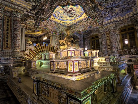 遅め出発！世界遺産フエ観光ツアー　トゥイ・スアン村で線香作り体験も！＜午後／日本語ガイド／昼食＆夕食込／混載または貸切／ダナン・ホイアン・フエ発＞