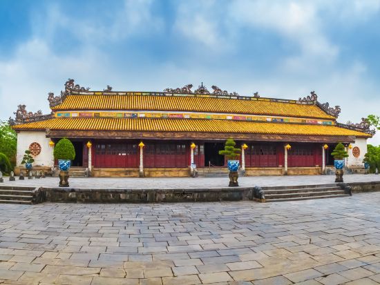 遅め出発！世界遺産フエ観光ツアー　トゥイ・スアン村で線香作り体験も！＜午後／日本語ガイド／昼食＆夕食込／混載または貸切／ダナン・ホイアン・フエ発＞