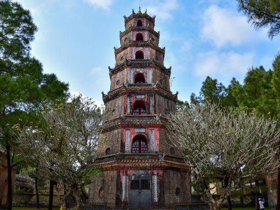 遅め出発！世界遺産フエ観光ツアー　トゥイ・スアン村で線香作り体験も！＜午後／日本語ガイド／昼食＆夕食込／混載または貸切／ダナン・ホイアン・フエ発＞