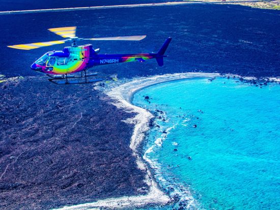 ヘリコプター遊覧　4つの火山とコハラコーストの滝を巡る ＜フライト90分／英語パイロット＞