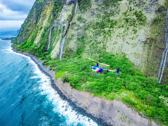 ヘリコプター遊覧　4つの火山とコハラコーストの滝を巡る ＜フライト90分／英語パイロット＞