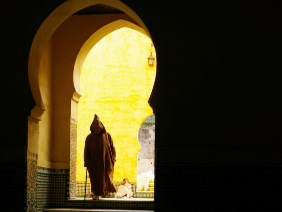 【タンジェ発 モロッコ1泊2日】シャウエン＋メクネス　旧市街散策やマーケット＆ムーレイ・イスマイル廟などを訪問＜英語／フェズ着＞