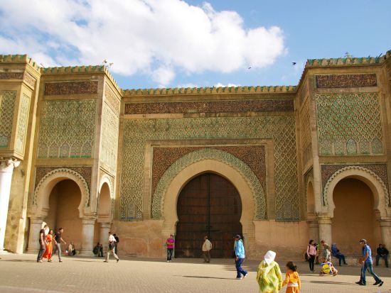 【タンジェ発 モロッコ1泊2日】シャウエン＋メクネス　旧市街散策やマーケット＆ムーレイ・イスマイル廟などを訪問＜英語／フェズ着＞