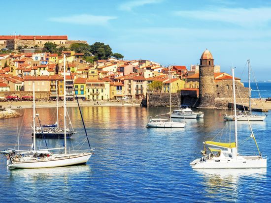 France_Collioure_pixta_54105359_M