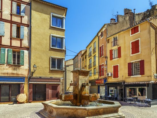 France_Narbonne_pixta_80300870_M