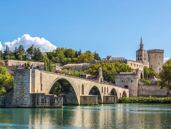 Southern_France_Avignon_shutterstock_1226284753