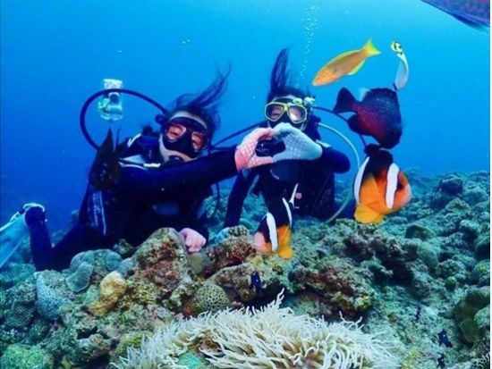 【サンゴ礁・体験ダイビング】完全貸切でサンゴ礁と熱帯魚の餌付け満喫！GoPro写真＆動画無料！地元沖縄人ガイド！口コミ＆写真満足度高評価！＜北谷町＞