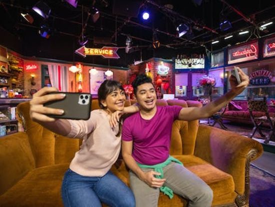 ワーナーブラザーズ・スタジオツアー・ハリウッド　専門ガイドによる解説付きで映画製作の秘密に迫る！＜英語＞