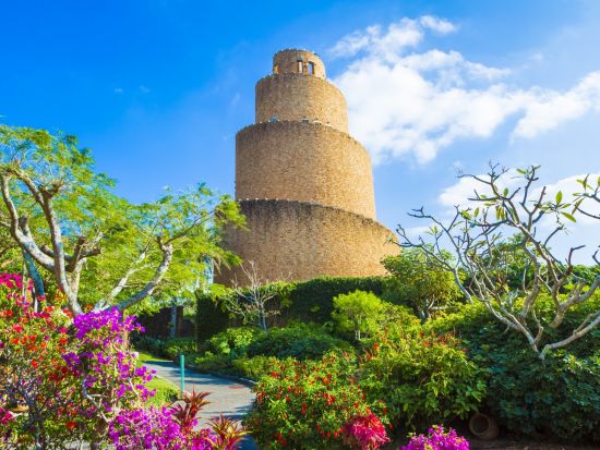 バスでめぐる北部周遊　アメリカンビレッジ＋古宇利島＋熱帯ドリームセンター＋万座毛＋御菓子御殿　1日観光ツアー＜那覇・北谷発／2歳以下無料＞