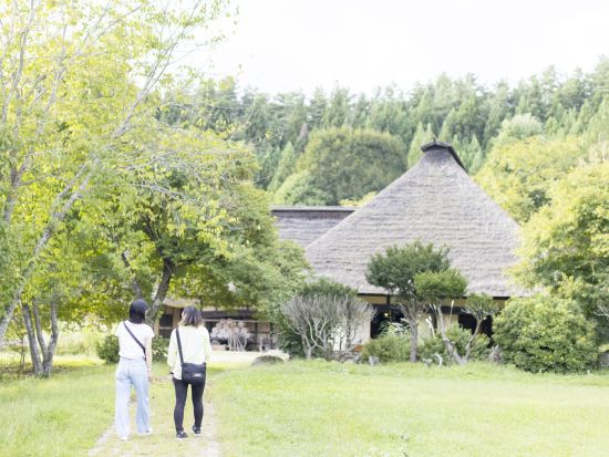 遠野ふるさと村　家族でできる！こけし絵付け体験+ふるさと村入村料付　江戸時代に建てられた民家(～10月まで)又は曲り家(11月～3月）で体験！＜通年＞