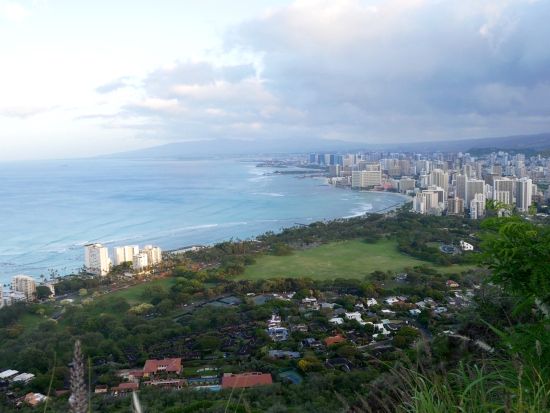 ダイヤモンドヘッド日の出ハイキングツアー　パワースポットから眺める絶景パノラマビュー！＜午前／日本語または英語ドライバー＞