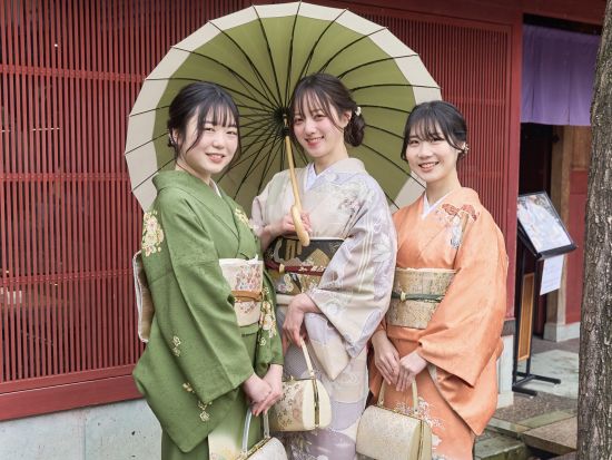 着物レンタル 京都駅前で手軽に和装変身！かんざし貸出＆簡単ヘアアレンジ無料＜京都タワーサンド店＞by wargo（ワーゴ）