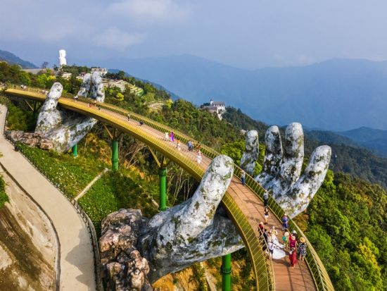 ミーソン遺跡＋バーナーヒルズ＋夜のホイアン観光ツアー　2大世界遺産と話題のフォトスポットを巡る！灯篭流し体験付き＜日本語ガイド／サクラレストランの夕食選択可＞