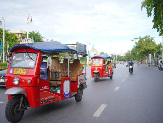 電気トゥクトゥク「MuvMi」で巡るバンコク市内観光ツアー　有名パッタイ店『ティップサマイ』立ち寄り＜貸切／日本語ガイド／半日／最大4名＞