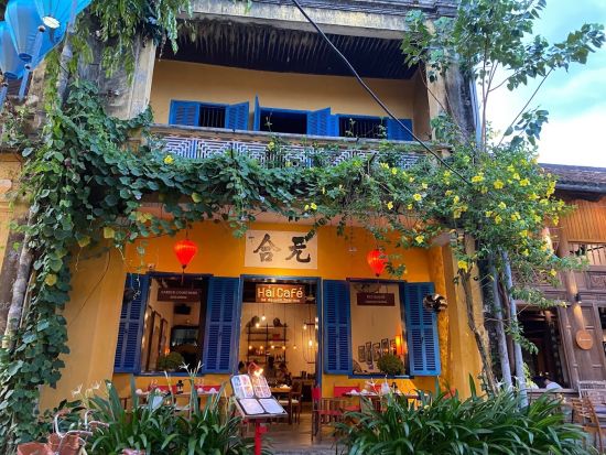 ハイ・カフェレストラン＆BBQコートヤード　食事券＆事前予約サービス ＜送迎オプションあり／ホイアン＞