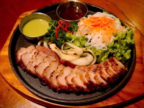 ハイ・カフェレストラン＆BBQコートヤード　食事券＆事前予約サービス ＜送迎オプションあり／ホイアン＞