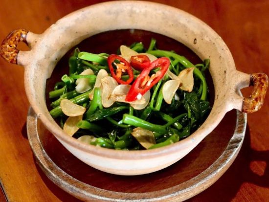 ハイ・カフェレストラン＆BBQコートヤード　食事券＆事前予約サービス ＜送迎オプションあり／ホイアン＞