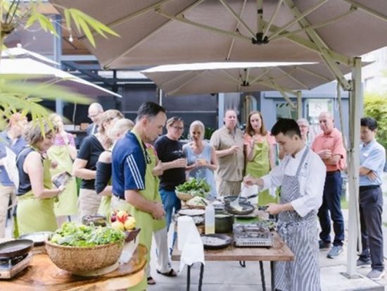 ベトナム料理教室　バインミー（ベトナム風バゲットサンド）作りを楽しむ ＜日本語ガイド＞