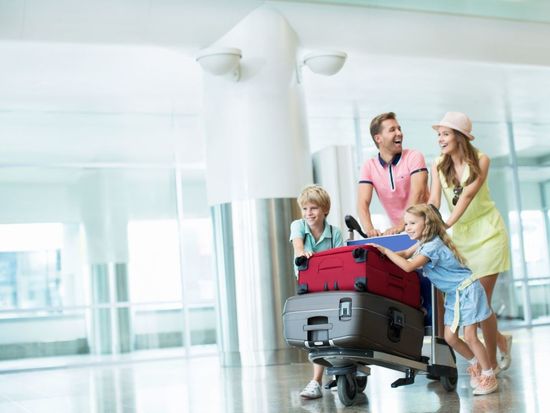 Generic_Airport_Transfer_Passenger_Family_Suitcase_Luggage_Shutterstock (1)