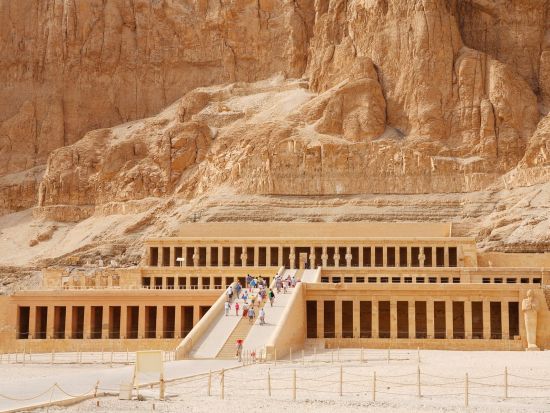 【アスワン発 ナイル川クルーズ3泊4日】5つ星豪華客船利用！アスワン＋コム・オンボ＋エドフ＋ルクソール＜水・金出発／英語／ルクソール着＞