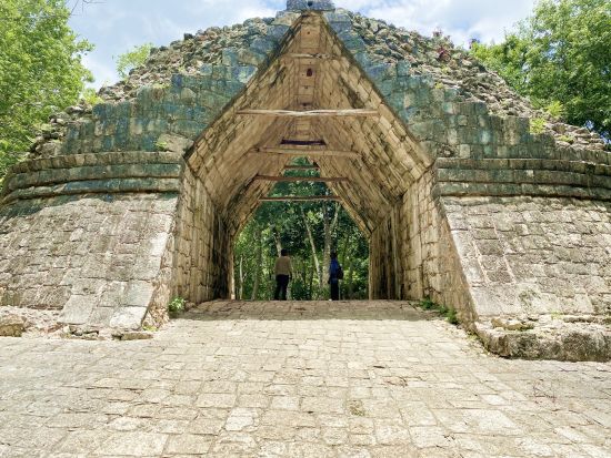 マヤトレインで行く！チチェン・イッツァ遺跡1日ツアー　通常エリア＋1日100人限定のチチェンビエホも入場＜日本語ガイド／カンクン発＞