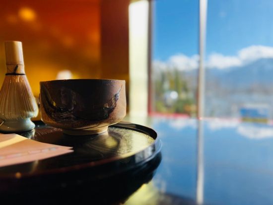 東京発日帰りバスツアー　富士山抹茶体験＆河口湖散策！新倉富士浅間神社と御殿場アウトレット or 温泉で選べる満喫プラン＜英語・中国語ガイド＞