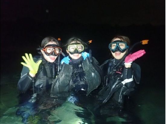 【星空＆夜光虫・ナイトダイビング】地元沖縄人ガイドと神秘的な夜の青の洞窟へ！大人気GoPro写真＆動画無料！ 口コミ＆写真満足度高評価！＜恩納村＞