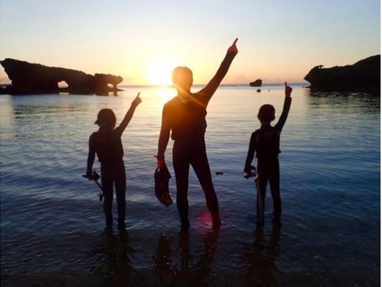 【星空＆夜光虫・ナイトシュノーケル】グループ割あり！地元沖縄人ガイドと神秘的な夜の青の洞窟へ！ GoPro写真＆動画無料！ 口コミ＆写真満足度高評価！＜恩納村＞