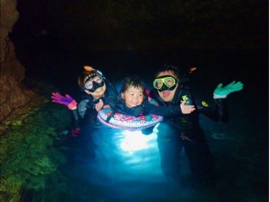 【星空＆夜光虫・ナイトシュノーケル】グループ割あり！地元沖縄人ガイドと神秘的な夜の青の洞窟へ！ GoPro写真＆動画無料！ 口コミ＆写真満足度高評価！＜恩納村＞