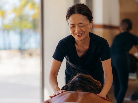 ロミロミマッサージ byロイヤル・カイラ・スパ　オーガニックブランド「アヴェダ」のコンセプトスパ＜ワイキキ・マリオット・リゾート&スパ内＞