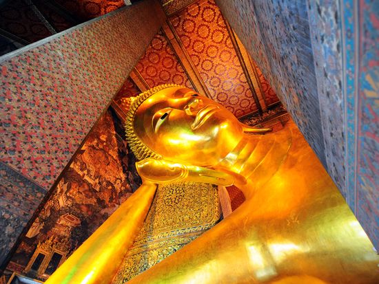Thailand_Bangkok_Wat Pho_shutterstock_118971730