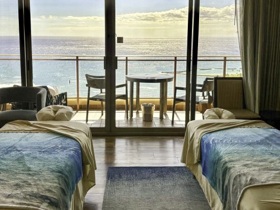 宿泊ホテル出張サービス byハワイアンプレ　プロによる本格マッサージ！マッサージベッド持参　ロミロミ・他各種＜ワイキキ地区＞