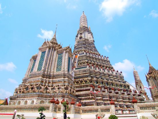 ロングテールボートで水上家屋＋ワット・アルン＋ワット・パクナムを巡る　チャオプラヤー川クルーズ＜日本語ガイド＞ by JTB