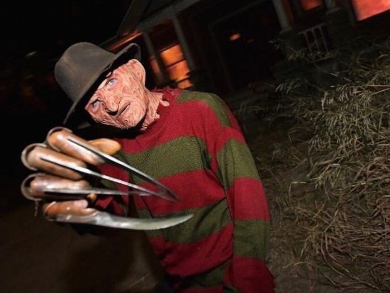 ワーナーブラザーズ・スタジオツアー・ハリウッド　専門ガイドによる解説付きで映画製作の秘密に迫る！＜英語＞