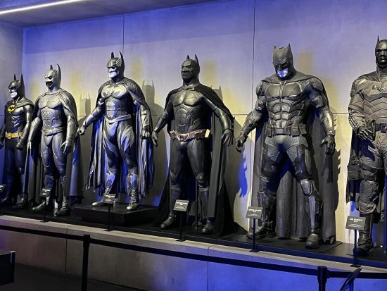 ワーナーブラザーズ・スタジオツアー・ハリウッド　専門ガイドによる解説付きで映画製作の秘密に迫る！＜英語＞