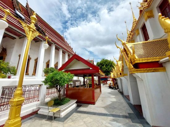 バンコク市内観光　人気ショップ「センス・オブ・タイ」のタイ伝統衣装を着て人気寺院を巡るフォトジェニックツアー ＜日本語ガイド＞ by JTB